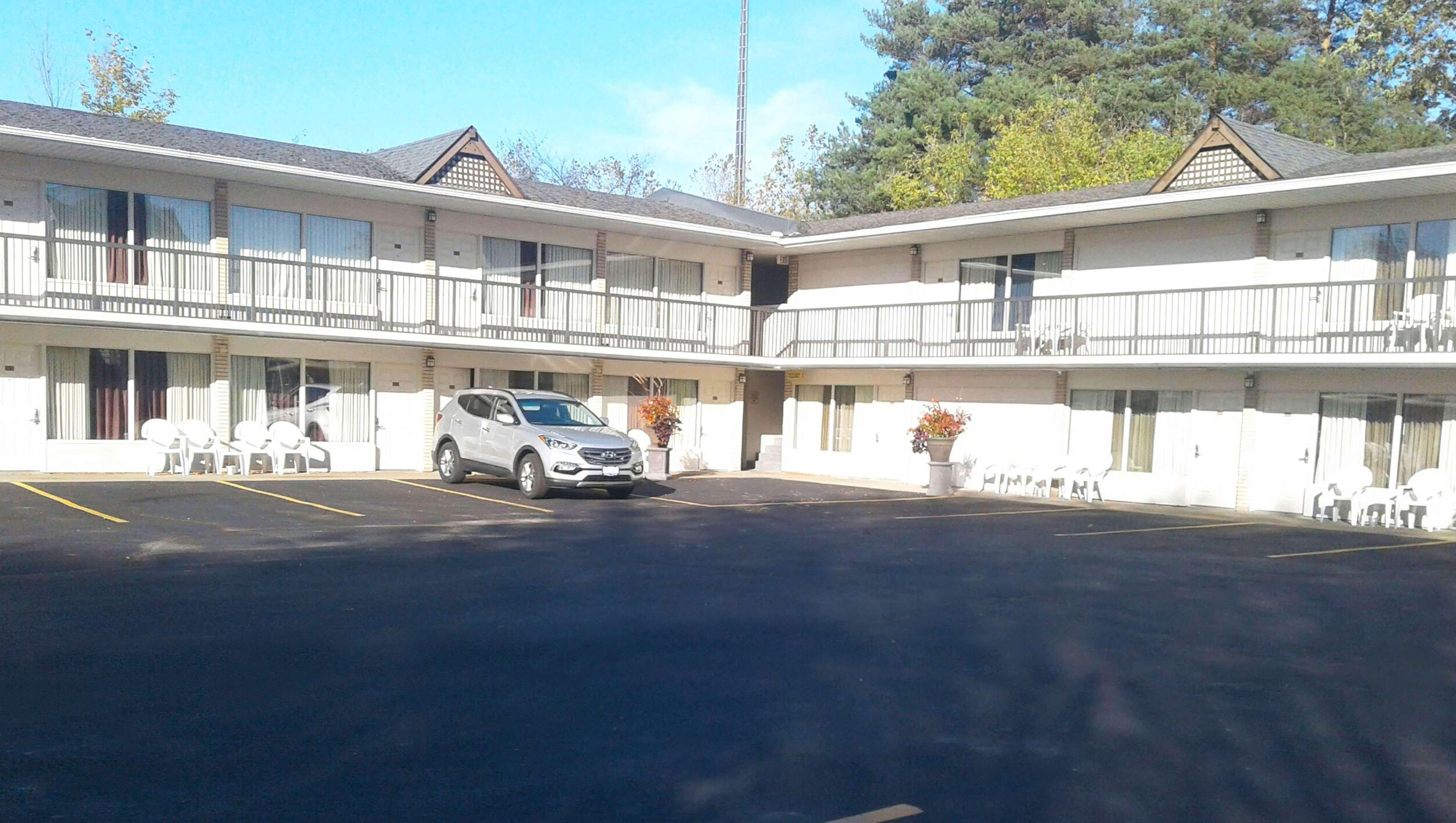 Days Inn By Wyndham Birch Run Exterior photo