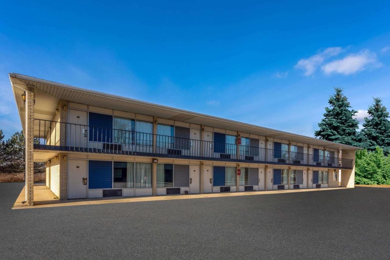 Days Inn By Wyndham Birch Run Exterior photo